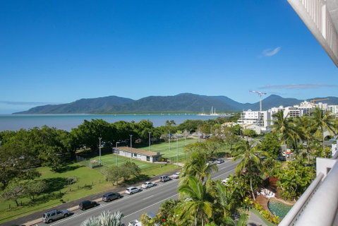 Cairns Luxury Seafront Apartment - Mackay Tourism 1