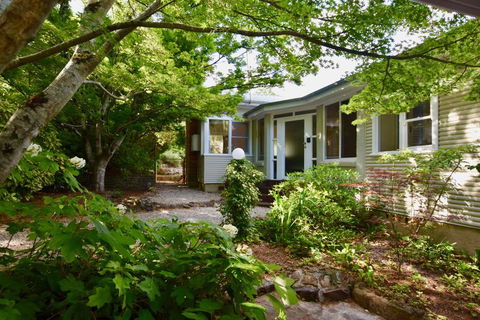 Calamandah House Of Blackheath - Mackay Tourism 0