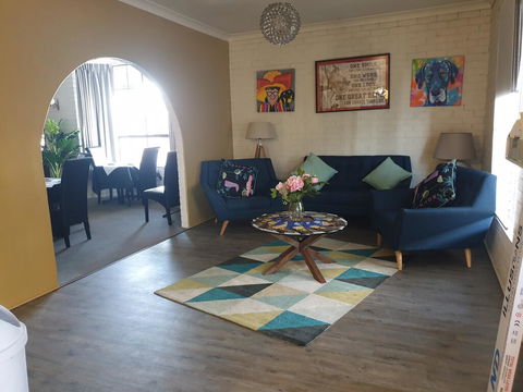 Cameo Inn Motel - Mackay Tourism 1