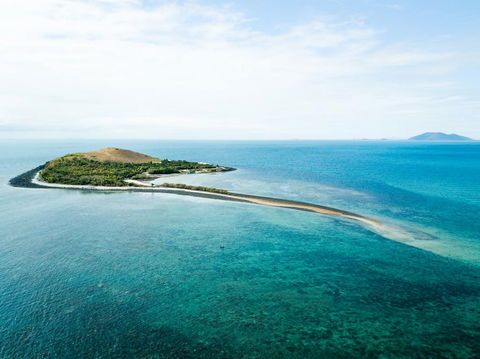 Camp Island Lodge - Mackay Tourism 0