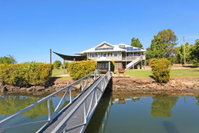 Campbell 7 - Large Queenslander on Maroochy River