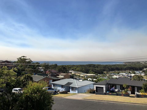 Canberra Cres 42 Burrill Lake - Mackay Tourism 0