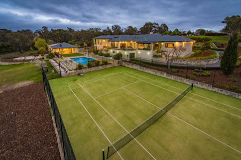Canberra Luxury Estate - Mackay Tourism 3