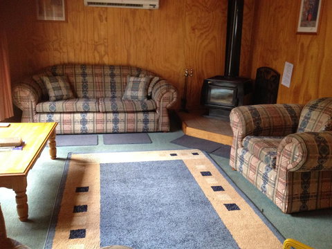 Canobolas Mountain Cabins - Mackay Tourism 1