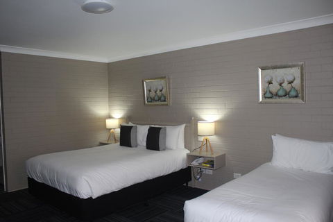 Canowindra Riverview Motel - Mackay Tourism 1