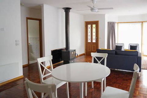 Canyon Walk House & Unit - Mackay Tourism 2