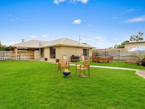 CAPEL Family Home, Large Yard, Close To Beach - Mackay Tourism 0