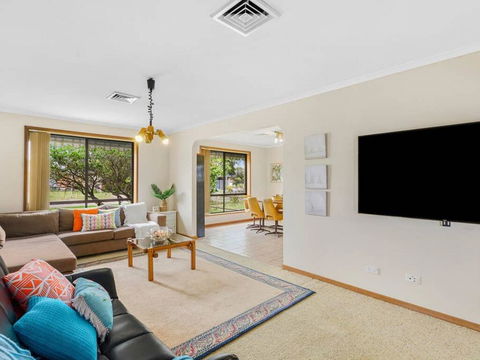 CAPEL Family Home, Large Yard, Close To Beach - Mackay Tourism 3