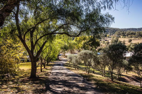 Capers Guesthouse, Barn And Cottage - Mackay Tourism 0