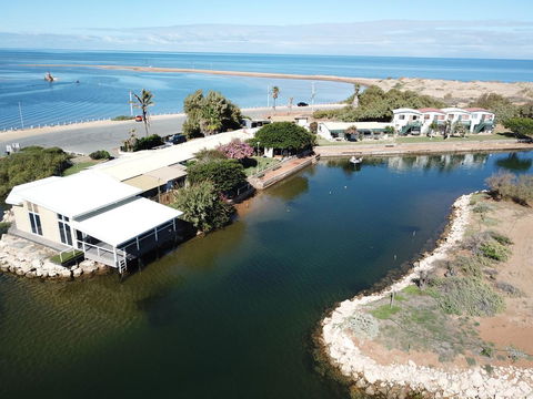 Carnarvon Retreat - Mackay Tourism 1