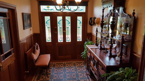 Cascades Manor Luxury Homestay Katoomba - Mackay Tourism 3