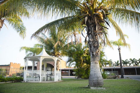 Castle Motor Lodge - Mackay Tourism 1