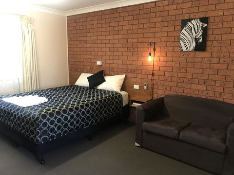 Castlereagh Motor Inn - Mackay Tourism 1
