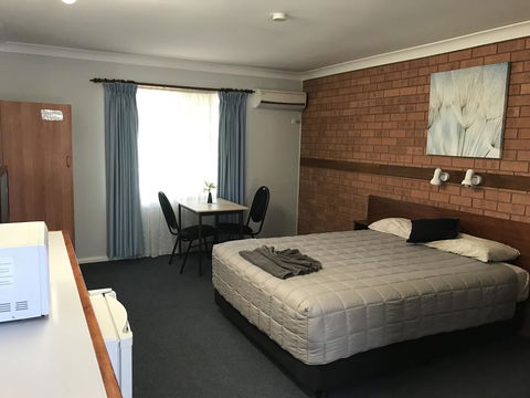 Castlereagh Motor Inn - Mackay Tourism 3