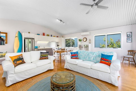 CASUARINA BEACH SHACKS 10 - Mackay Tourism 0