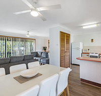 Catalina 12 Holiday House - Walk to Beaches - Mackay Tourism