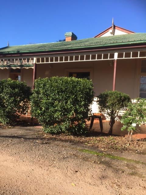Catania Cottage & Farmhouse - Mackay Tourism 0