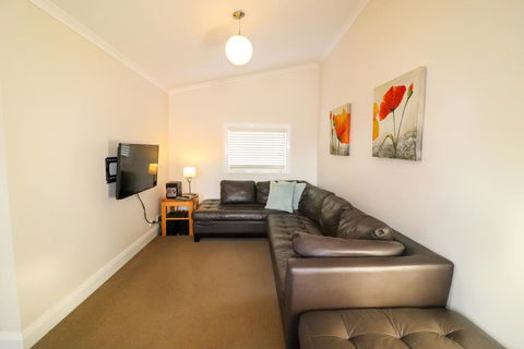 Catho Cottage - Mackay Tourism 3