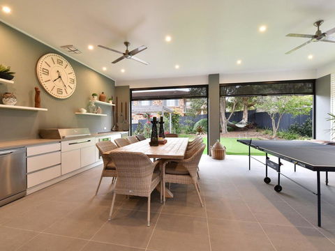 Caves Luxury Beachside Escape - Literally Across The Road From Surf Club - Mackay Tourism 2