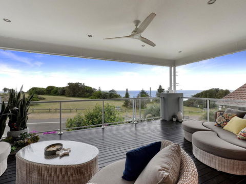 Caves Luxury Beachside Escape - Literally Across The Road From Surf Club - Mackay Tourism 0