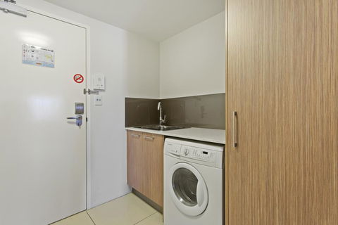 CBD Executive Apartments - Mackay Tourism 1