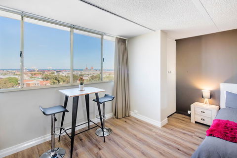 Celina's Ocean View Studio - Mackay Tourism 0