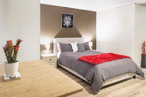 Celina's Ocean View Studio - Mackay Tourism 3
