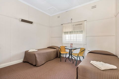 Centennial Hotel Gulgong - Mackay Tourism 0