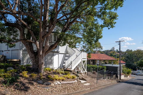 Central Cottage - Mackay Tourism 0