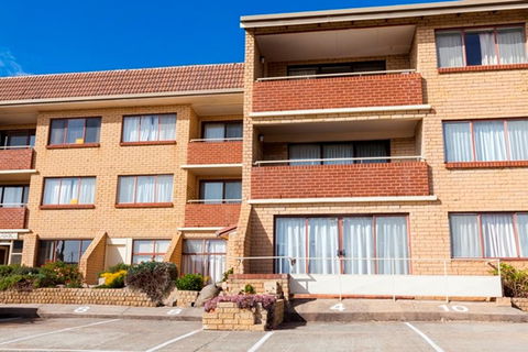 Central Park 14 - Centrally Located With Views To The Mountains - Mackay Tourism 1