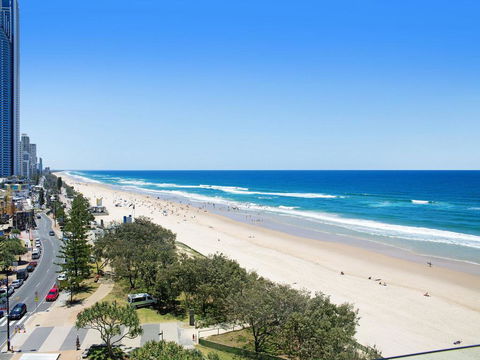Central Surfers Paradise - Absolute Beachfront - Mackay Tourism 0
