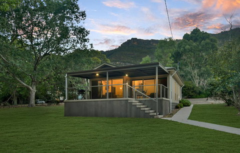 Central Views Halls Gap - Mackay Tourism 0