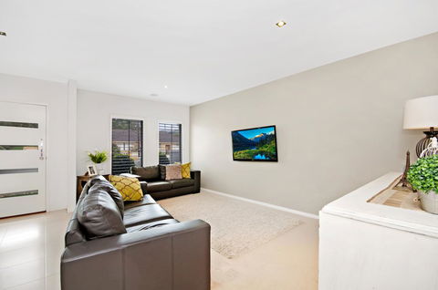 Central Warrnambool Townhouse - Mackay Tourism 2