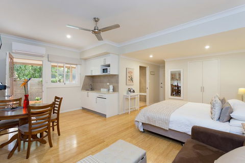 Chapel Woods Bed And Breakfast - Mackay Tourism 0