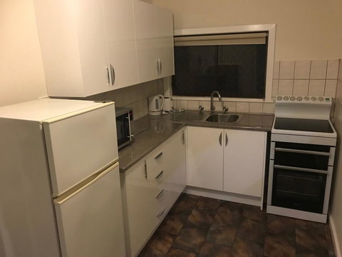 Charles Rasp Motor Inn & Cottages - Mackay Tourism 1