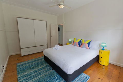 Charlie's Beach House - Mackay Tourism 3