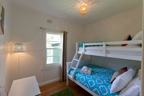 Charlie's Beach House - Mackay Tourism 2