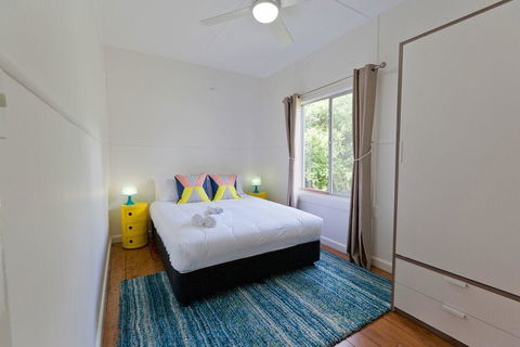 Charlie's Beach House - Mackay Tourism 1