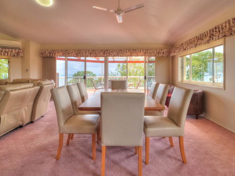 Charlton Apartments On The Esplanade - Mackay Tourism 3