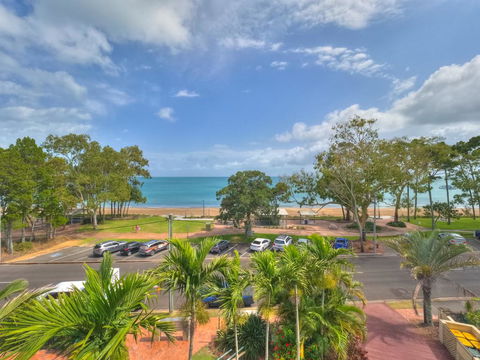 Charlton Apartments On The Esplanade - Mackay Tourism 2