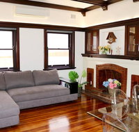Charming  Cosy Home With City Views - Mackay Tourism