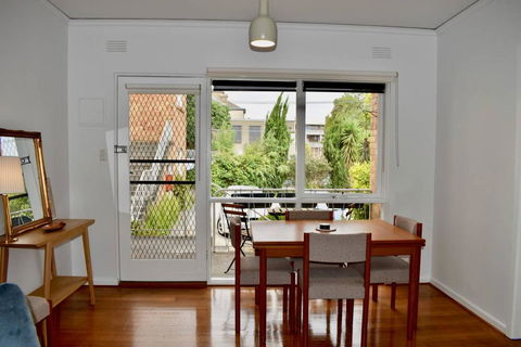 Charming 1 Bedroom Apartment In Leafy Green Hawthorn - Mackay Tourism 3