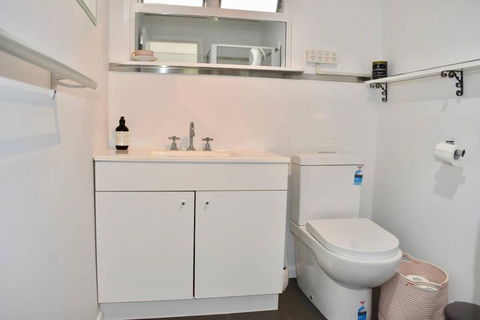 Charming 1 Bedroom Apartment In Leafy Green Hawthorn - Mackay Tourism 0