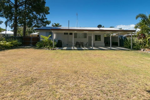 Charming Beach House - Mackay Tourism 3