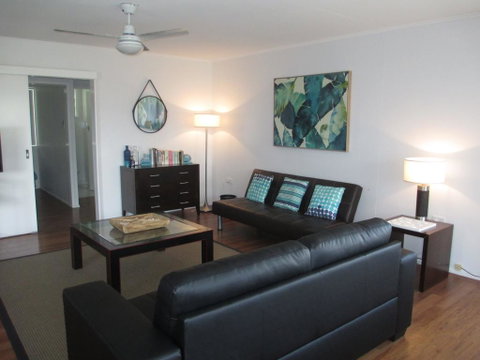 Charming Beach House - Mackay Tourism 0