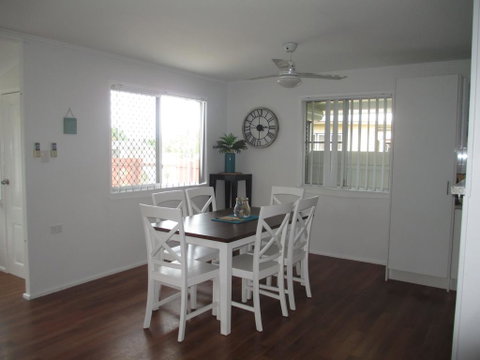 Charming Beach House - Mackay Tourism 2