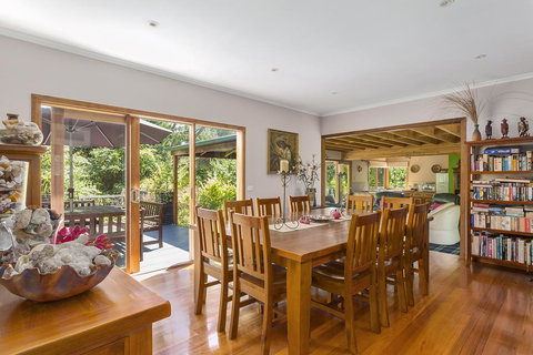 Charming Cottage On Gulls - Native Location - Mackay Tourism 2