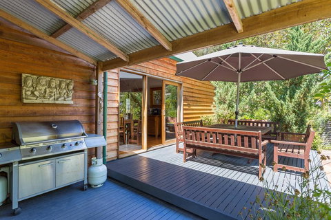 Charming Cottage On Gulls - Native Location - Mackay Tourism 1