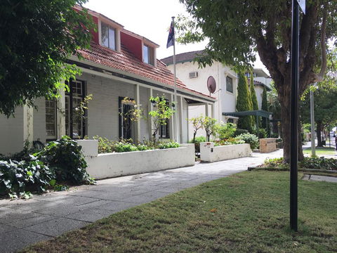 Charming Federation Style Home Minutes From CBD - Mackay Tourism 0