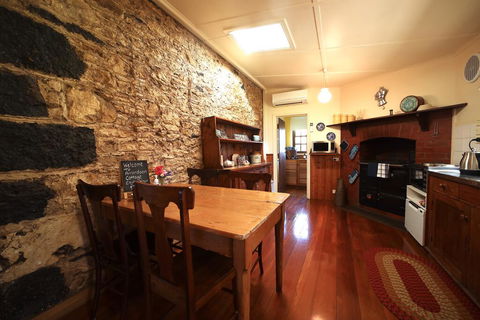 Cherry Plum Cottages - Mackay Tourism 2